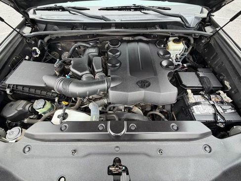 Used 2016 Toyota 4Runner SR5 Premium image 18