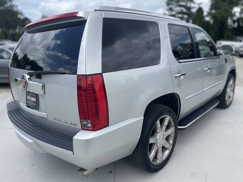Used 2013 Cadillac Escalade Luxury AWD/4WD image 9