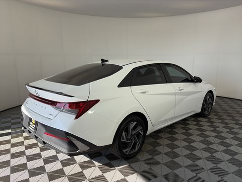 Certified 2025 Hyundai Elantra SEL FWD image 10