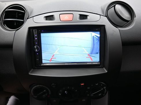 Used 2013 MAZDA MAZDA2 Sport FWD image 23