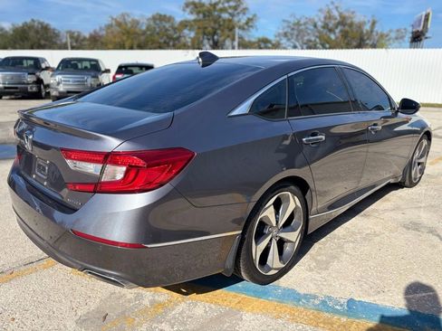 Used 2018 Honda Accord Touring image 5