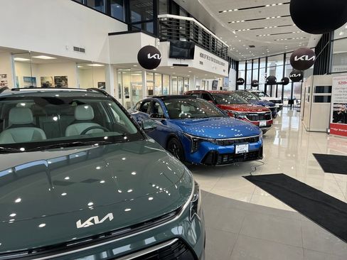 Used 2020 Toyota RAV4 XLE image 5