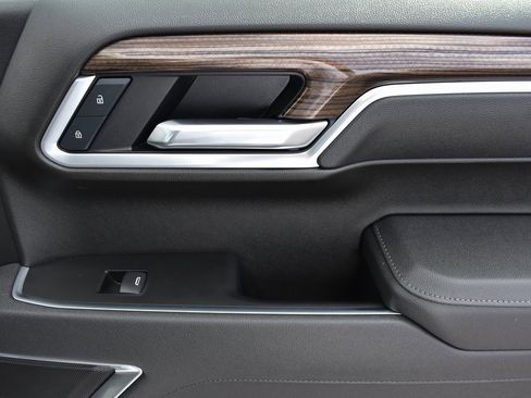 Used 2025 Chevrolet Silverado 1500 RST image 15