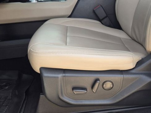 Used 2024 Ford Expedition XLT RWD image 23