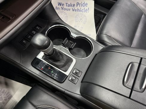 Used 2016 Toyota Highlander XLE AWD/4WD image 18