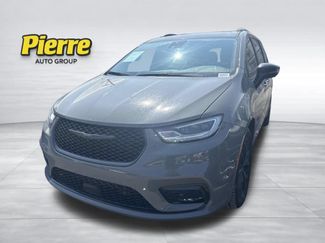 Used 2023 Chrysler Pacifica Limited w/ Uconnect Theater Family Group AWD/4WD 360° Tour