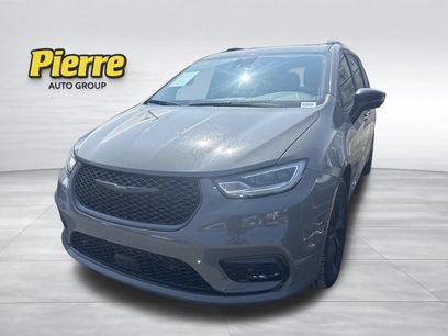 Used 2023 Chrysler Pacifica Limited