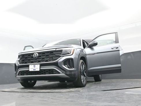 Used 2024 Volkswagen Atlas Cross Sport SE image 24