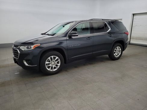 Used 2021 Chevrolet Traverse LT FWD image 2