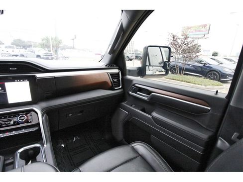 Used 2025 GMC Sierra 2500 Denali w/ Denali Reserve Package image 8