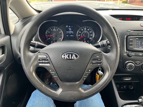 Used 2017 Kia Forte LX w/ LX Popular Package image 18