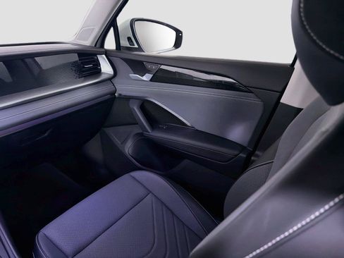 Certified 2026 Volkswagen Tiguan SE FWD image 20