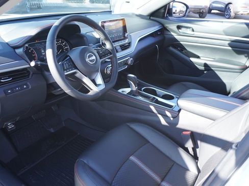 Used 2025 Nissan Altima 2.5 SR image 16