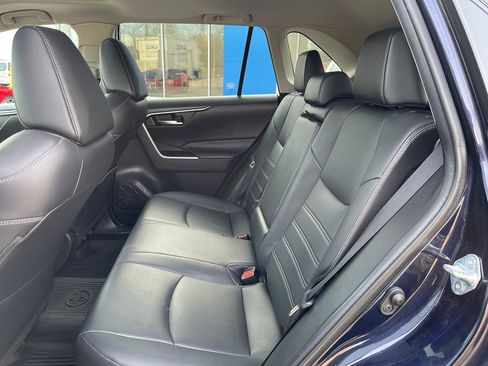 Used 2020 Toyota RAV4 XLE Premium image 5