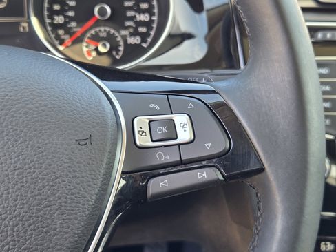 Used 2015 Volkswagen Golf 4-Door FWD image 22