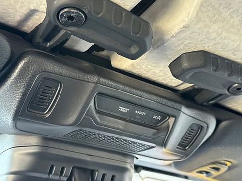 Used 2025 Jeep Gladiator Rubicon w/ Convenience Group image 24