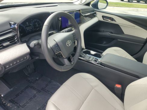 Used 2025 Toyota Camry XLE w/ Premium Plus Package image 15