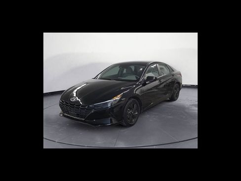 Used 2022 Hyundai Elantra SEL w/ Convenience Package FWD image 2