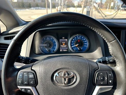 Used 2015 Toyota Sienna XLE Premium image 29