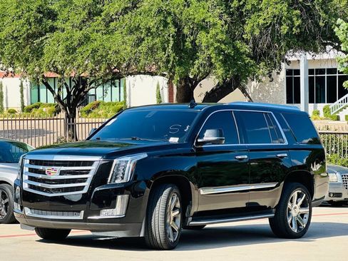 Used 2018 Cadillac Escalade 4WD image 3