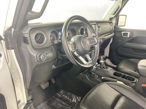 Used 2022 Jeep Gladiator Overland w/ Popular Equipment Package image 9