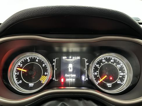 Used 2015 Jeep Cherokee Sport image 21