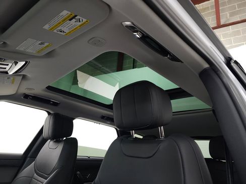 Used 2024 Land Rover Range Rover Sport SE image 16