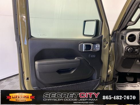 New 2025 Jeep Gladiator Sport image 10