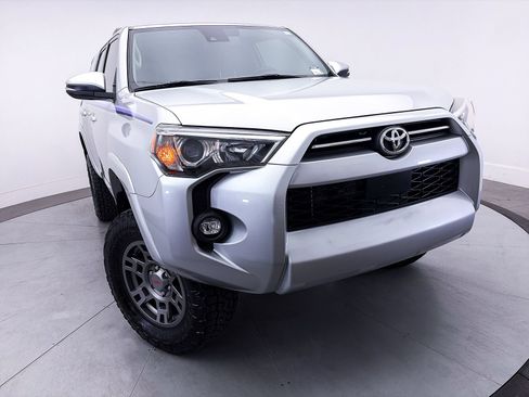 Used 2022 Toyota 4Runner SR5 Premium w/ Moonroof Package AWD/4WD image 4