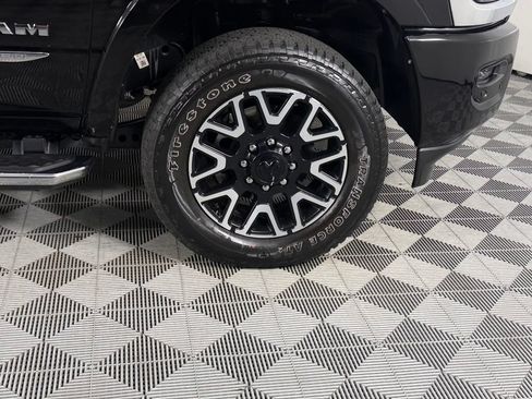 Used 2025 RAM 2500 Limited AWD/4WD image 14