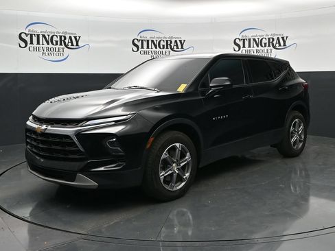 Used 2023 Chevrolet Blazer LT FWD image 3