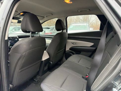Used 2023 Hyundai Tucson SE image 6