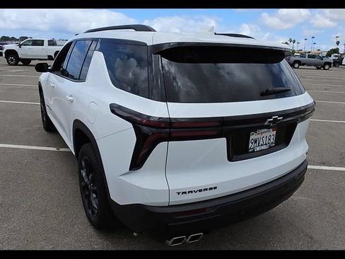 Used 2024 Chevrolet Traverse LT w/ Midnight/Sport Edition FWD image 4