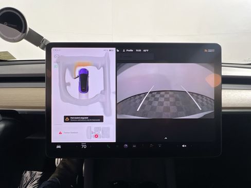 Used 2023 Tesla Model Y Performance image 29