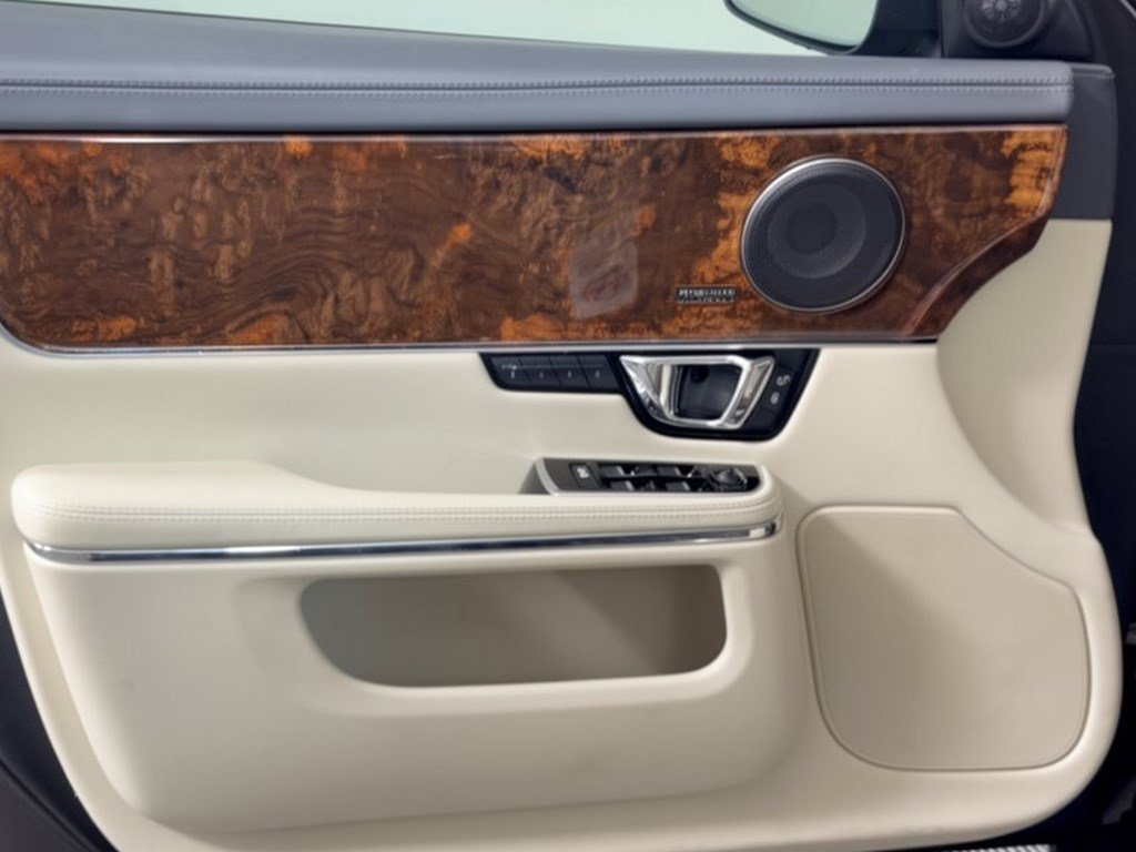 Used 2019 Jaguar XJ R-Sport RWD image 14