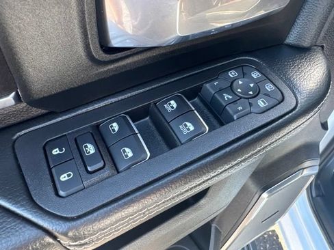 Used 2025 RAM 3500 Laramie AWD/4WD image 15