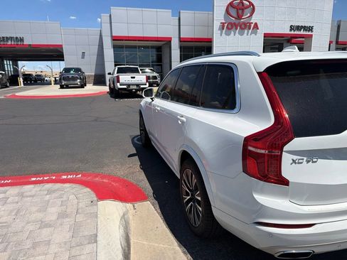 Used 2020 Volvo XC90 T6 Momentum AWD/4WD image 4