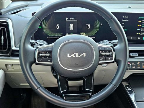 Used 2025 Kia Sorento EX w/ EX Panoramic Sunroof Package FWD image 20