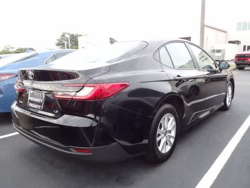 Used 2025 Toyota Camry LE FWD image 4
