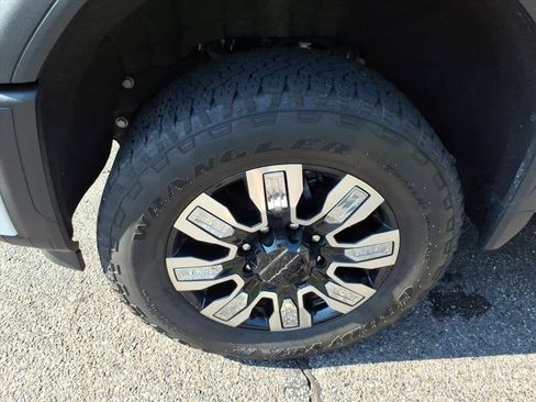 Used 2025 GMC Sierra 2500 Denali w/ Technology Package AWD/4WD image 9