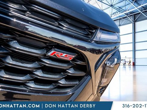 Used 2025 Chevrolet Trax RS FWD image 31