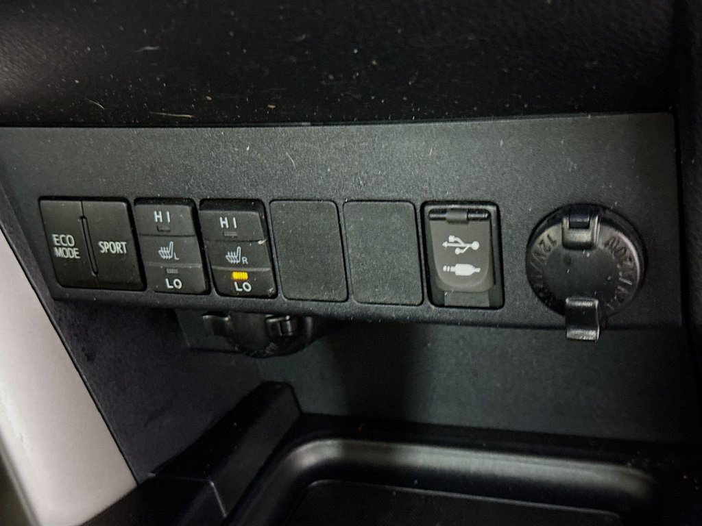 Used 2018 Toyota RAV4 Limited FWD image 40