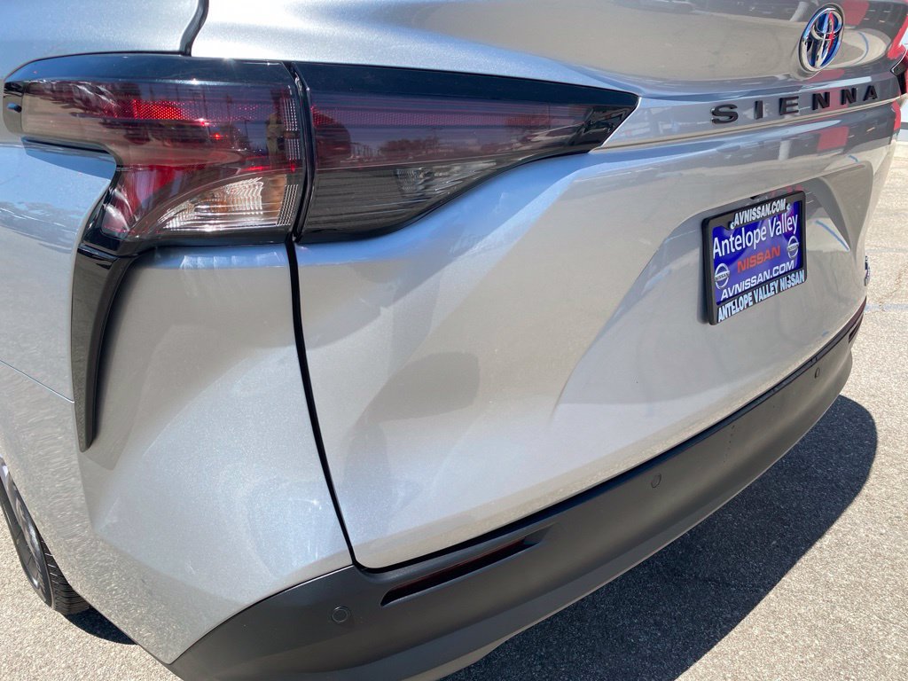 Used 2023 Toyota Sienna XLE FWD image 11