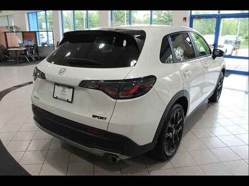 Certified 2025 Honda HR-V Sport image 5
