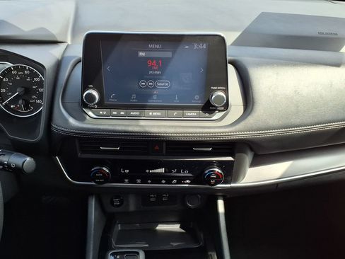 Used 2024 Nissan Rogue SV FWD image 32