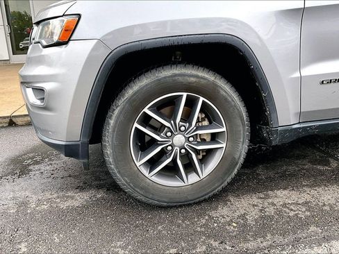 Used 2018 Jeep Grand Cherokee Limited AWD/4WD image 4