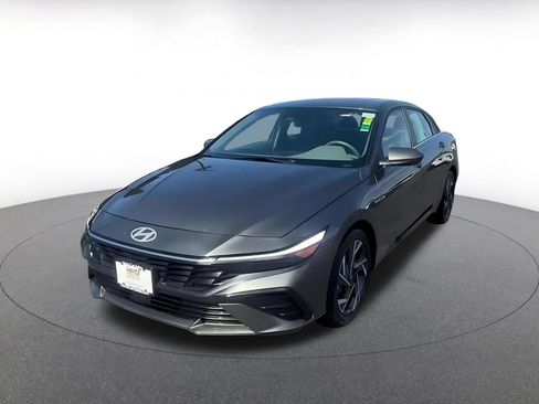Used 2025 Hyundai Elantra SEL FWD image 7