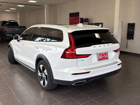Used 2020 Volvo V60 T5 Cross Country AWD/4WD image 4