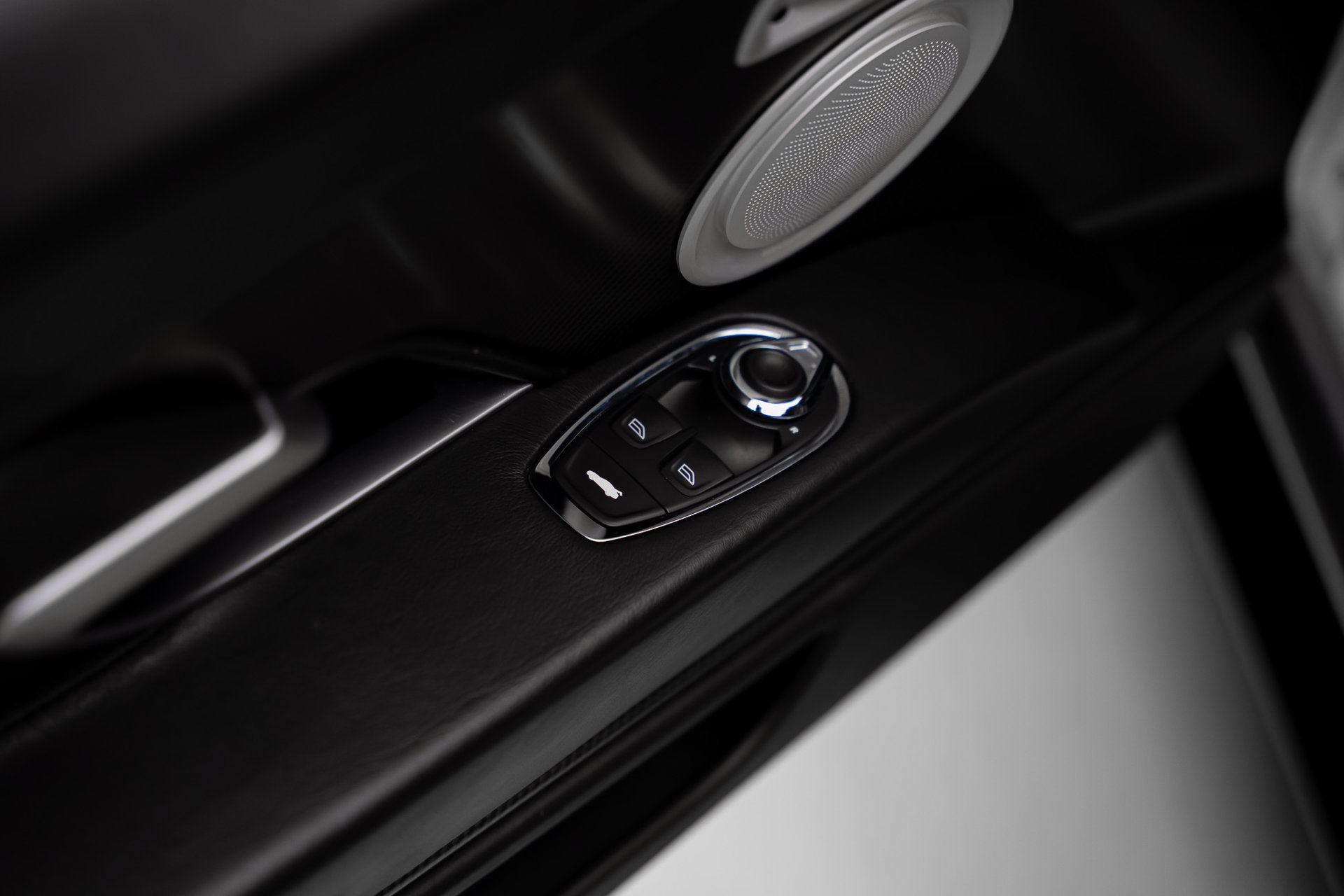 Used 2019 Aston Martin DB11 Volante RWD image 58