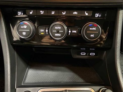 Used 2022 Volkswagen Jetta SE image 19